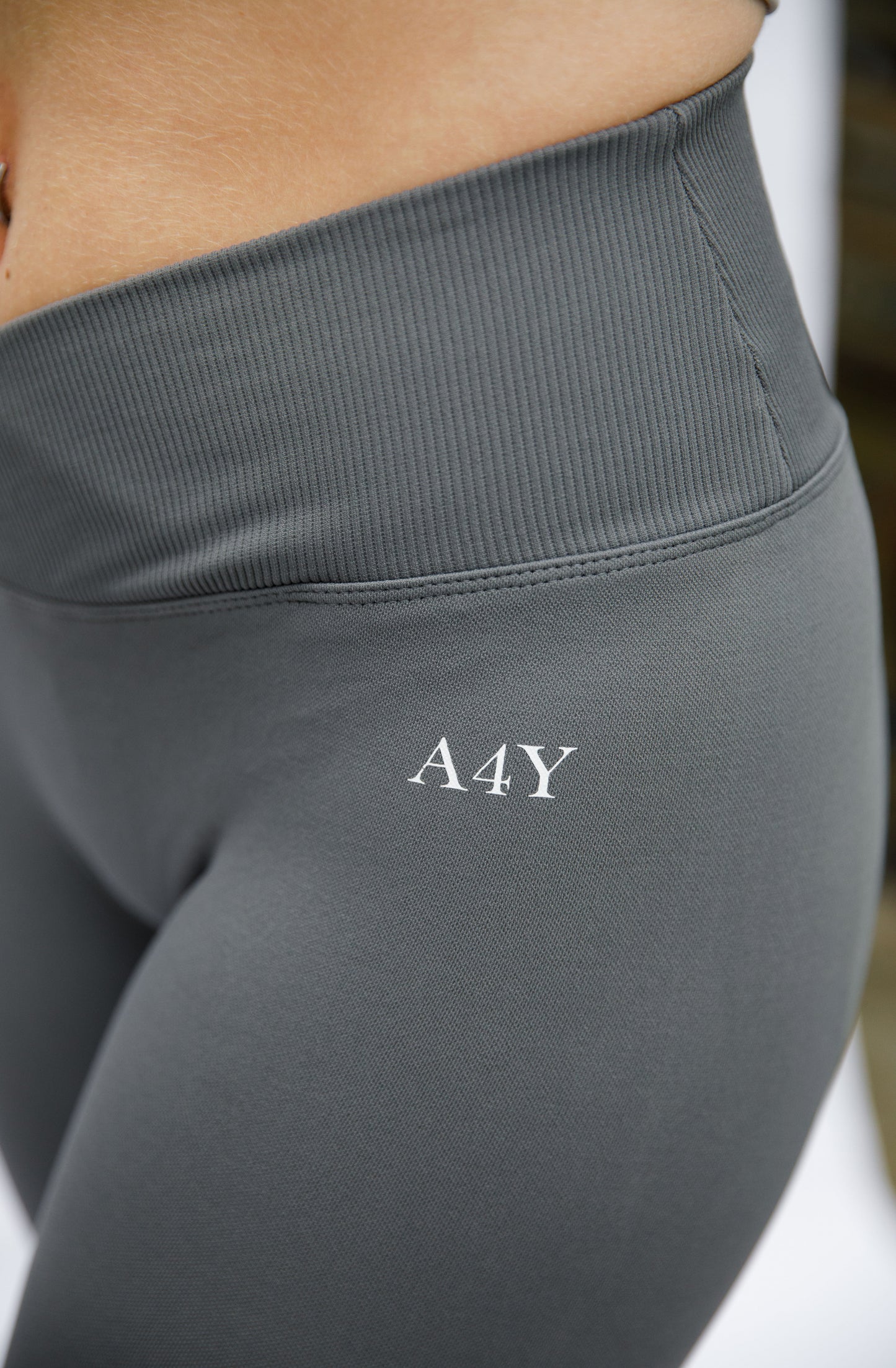 Graphite Seamless Scrunch Leggings – Sculpted Comfort with a Sleek Twist