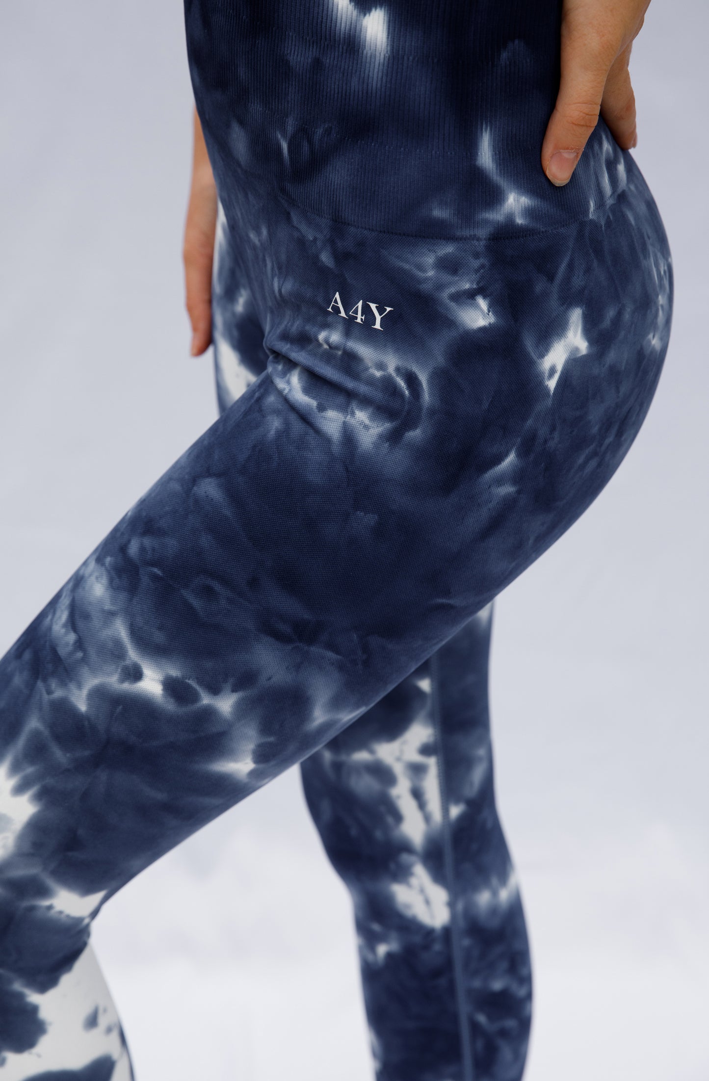 Navy Tie-Dye Seamless Leggings – High-Waisted Printed Activewear