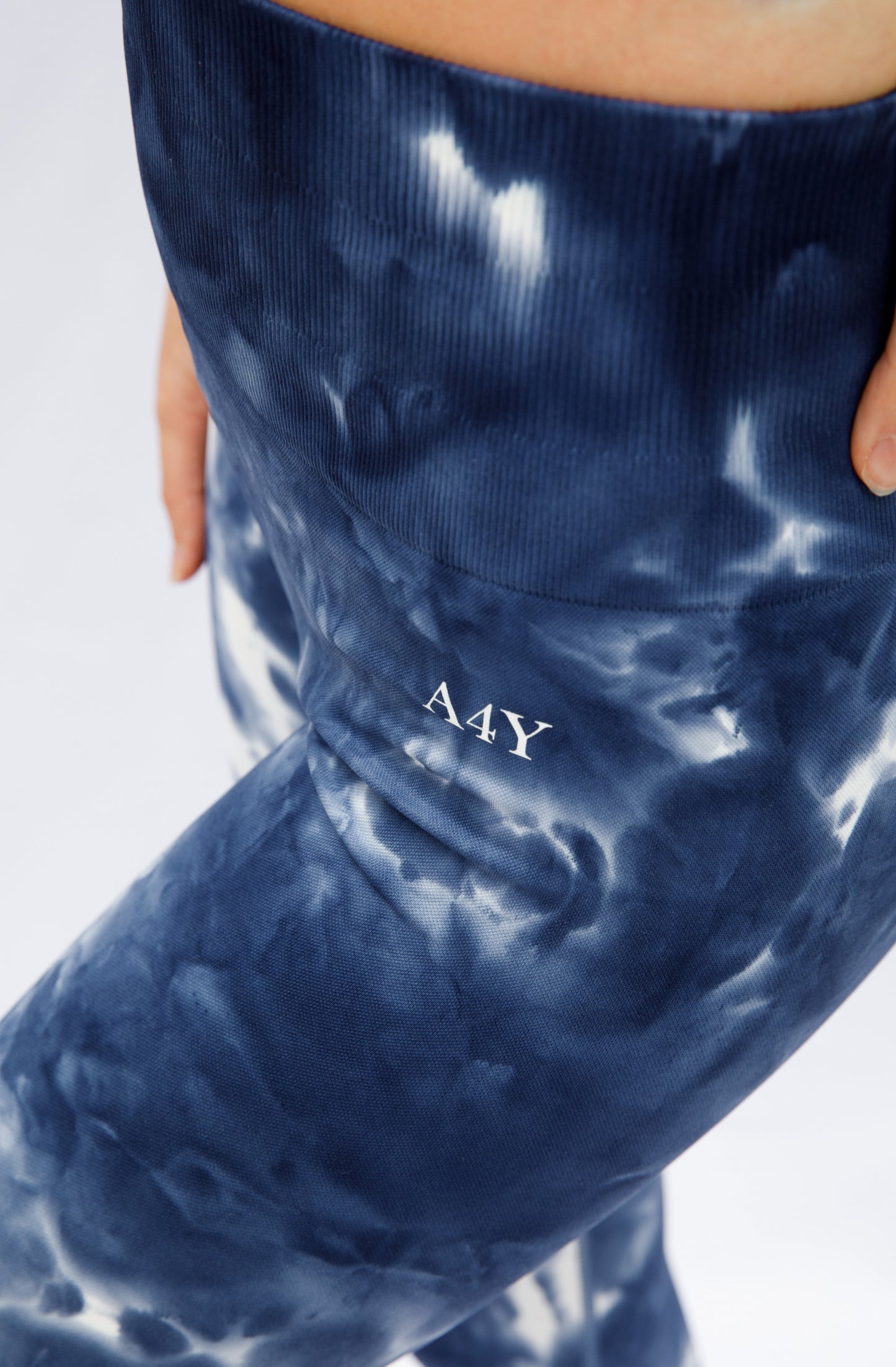 Navy Tie-Dye Seamless Leggings – High-Waisted Printed Activewear