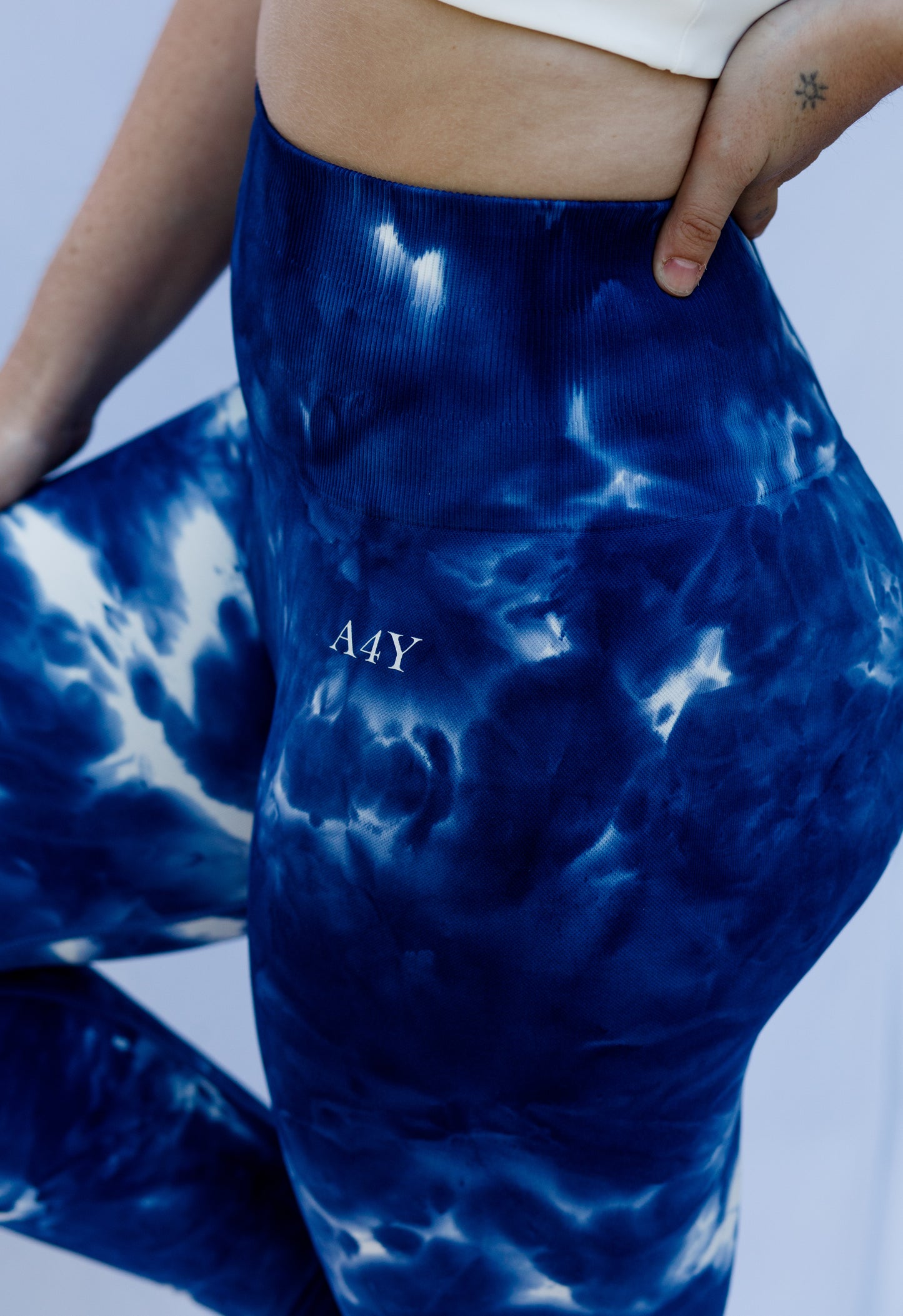 Navy Tie-Dye Seamless Leggings – High-Waisted Printed Activewear